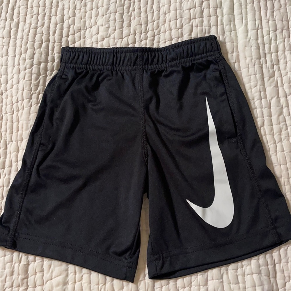 Boys Nike black athletic shorts size 6